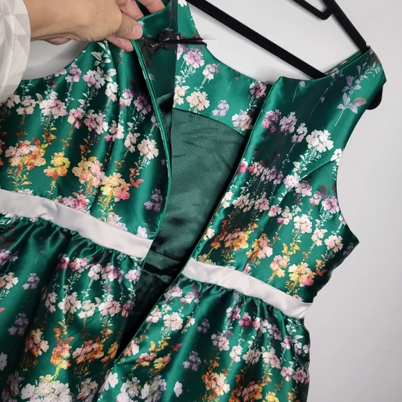ModCloth Liz Luxe Emerald Floral Fit & Flare Dress XXL NWT Satin Garden Party - Picture 9 of 15